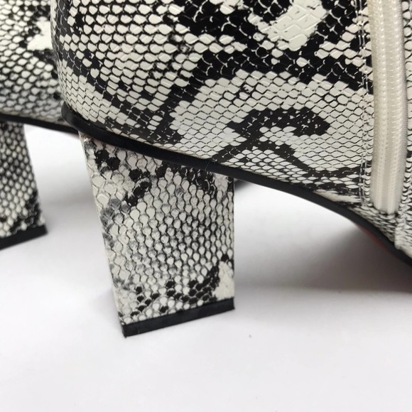 WetKiss Snake Skin Boots With Chunky Block Mid Heels  Size 10 - Picture 5 of 10